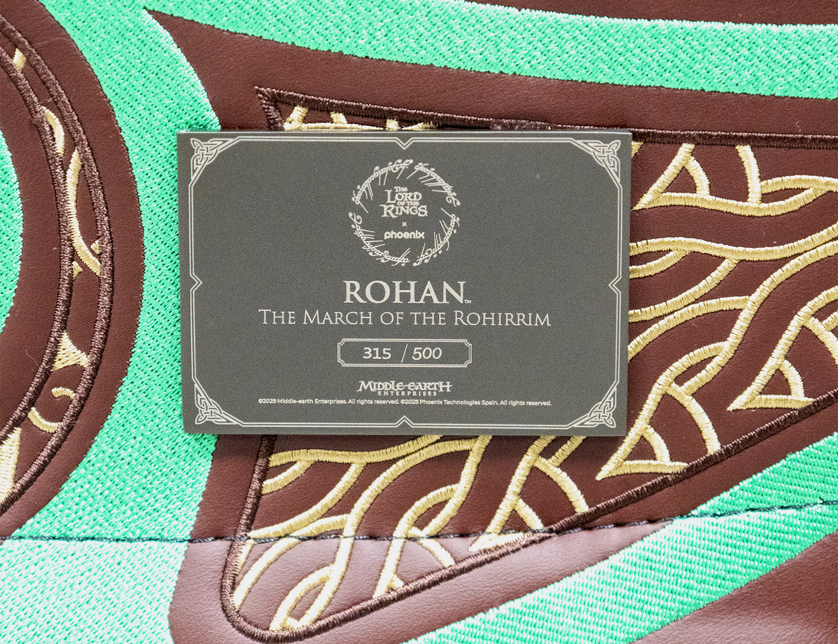  silla gaming Monarch The Lord Of The Rings Rohan detalle placa limitada